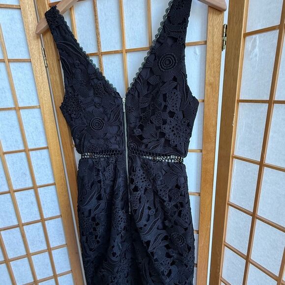 Nicholas Azalia Lace Plunge Dress in Black | Size 4 - Picture 9 of 9
